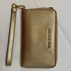 Michael Kors Smartphone Wristlet in Champagne